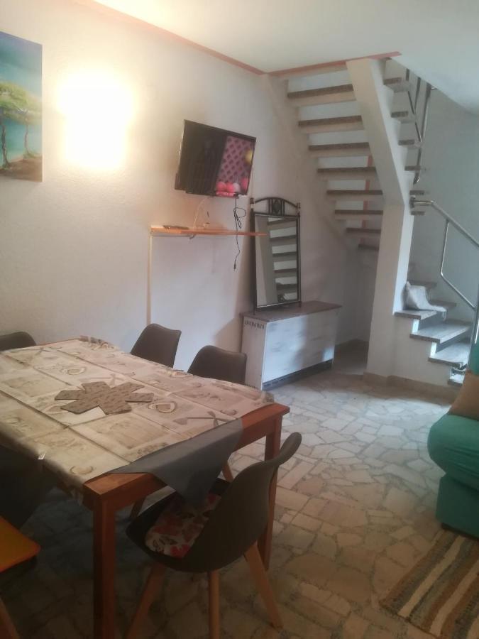 Villa Edward Premantura Bagian luar foto
