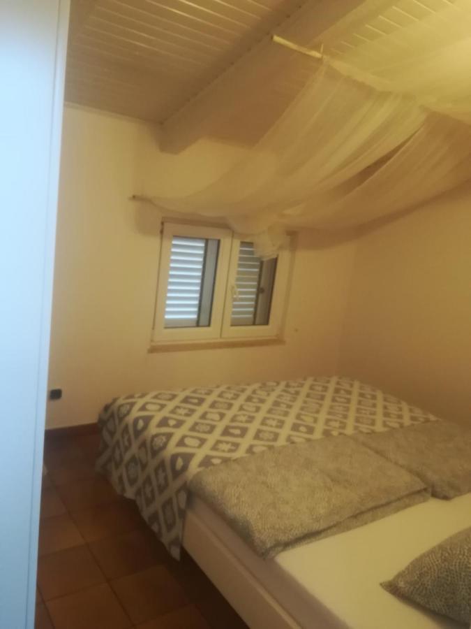 Villa Edward Premantura Bagian luar foto