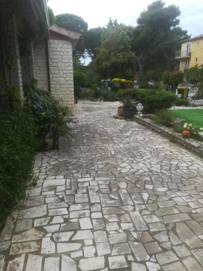 Villa Edward Premantura Bagian luar foto